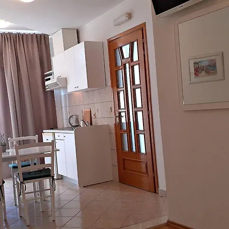 Mit Balkon In Strandnaehe By Interhome