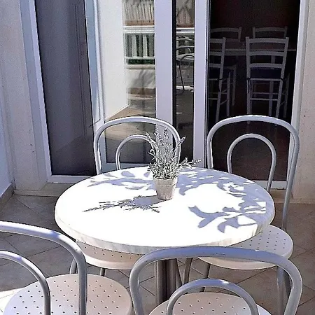 Mit Balkon In Strandnaehe By Interhome