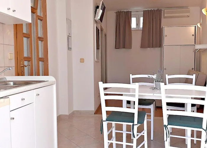 Mit Balkon In Strandnaehe By Interhome