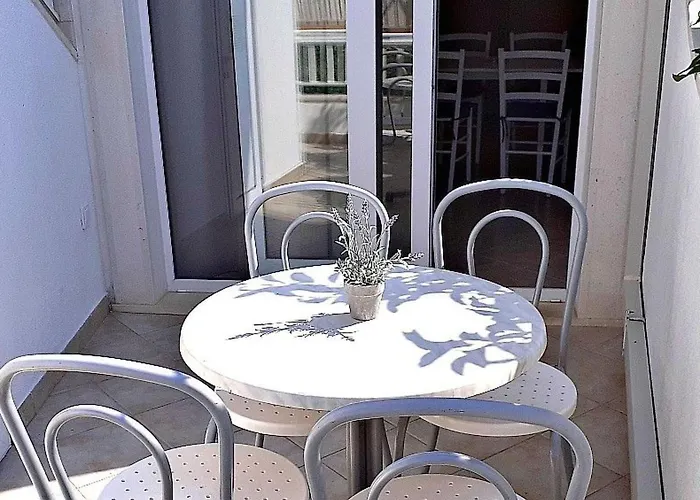 Mit Balkon In Strandnaehe By Interhome